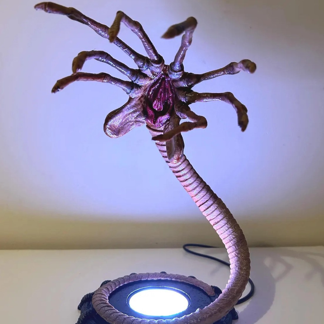 Lampka nocna Alien Facehugger, – Home Decor Halloween recenzja i cena