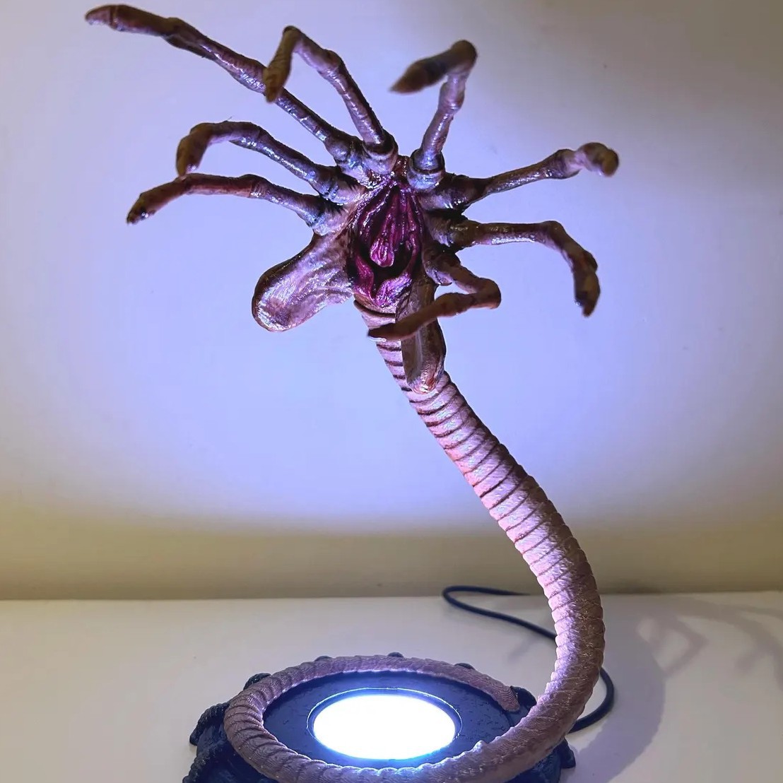 Lampka nocna Alien Facehugger, – Home Decor Halloween recenzja i cena