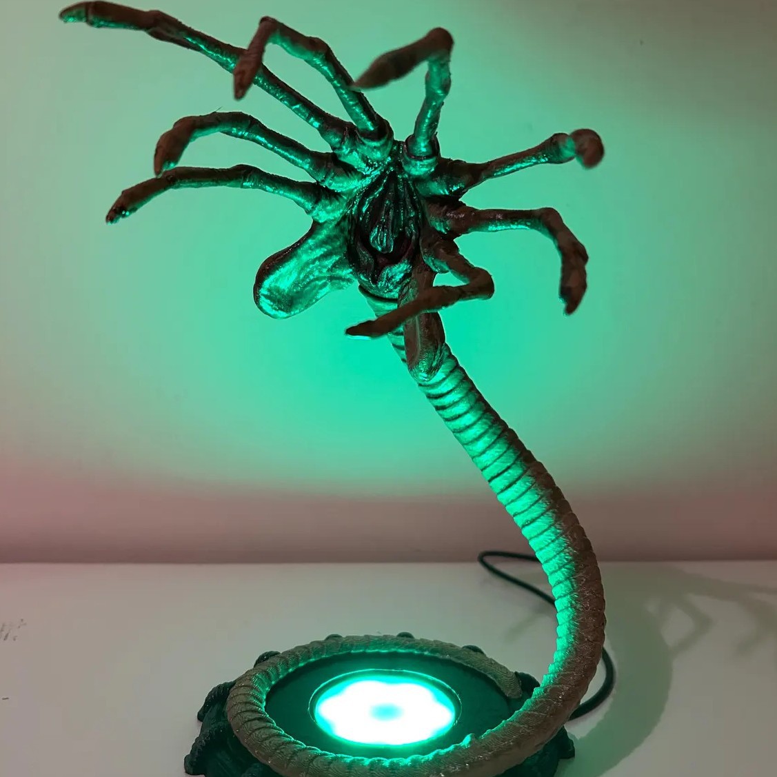 Lampka nocna Alien Facehugger, – Home Decor Halloween recenzja i cena