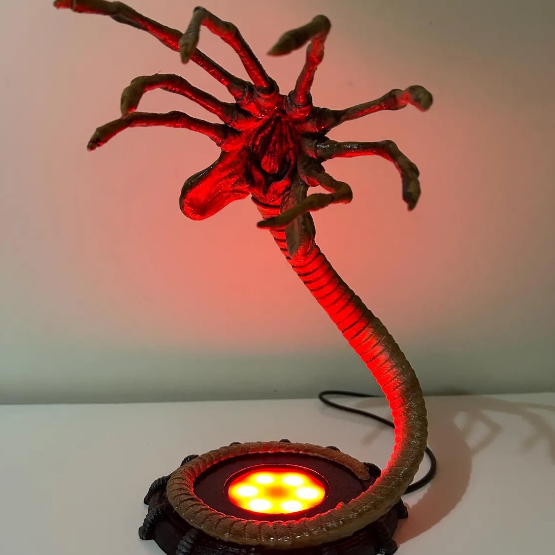 Lampka nocna Alien Facehugger, – Home Decor Halloween recenzja i cena
